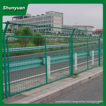 framed wire mesh fence with round post ( green coated )